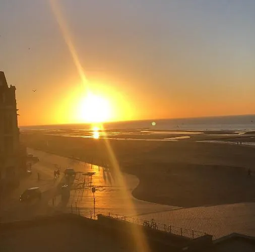 Royal Zeezicht 公寓 *